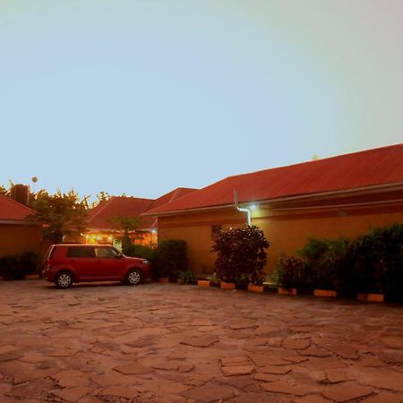 Palm Star Motel Fort Portal Zewnętrze zdjęcie