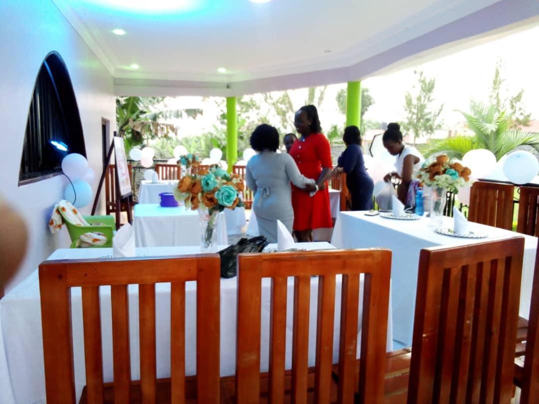 Palm Star Motel Fort Portal Zewnętrze zdjęcie