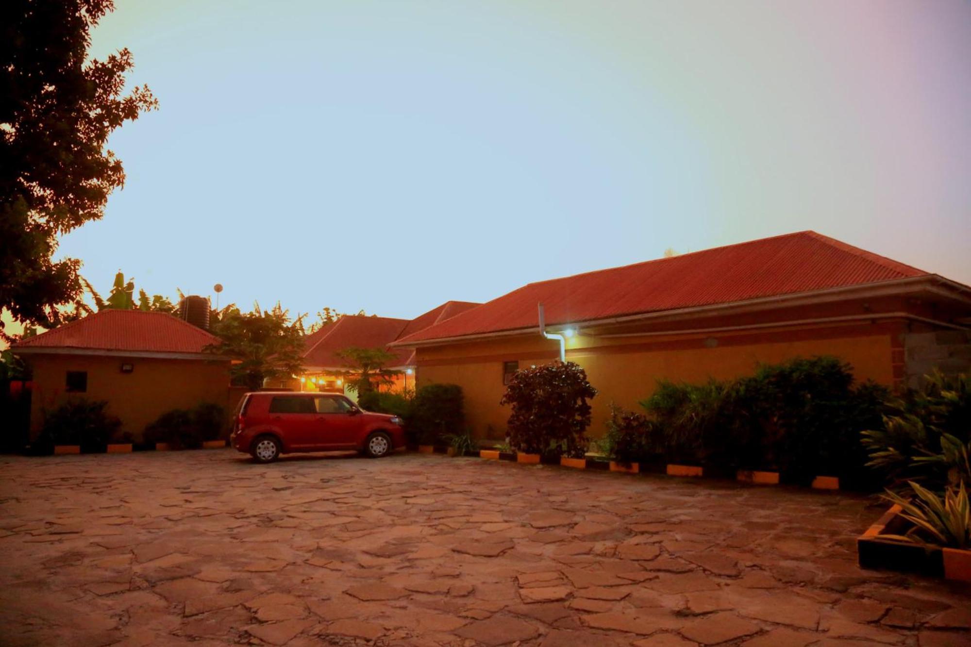Palm Star Motel Fort Portal Zewnętrze zdjęcie