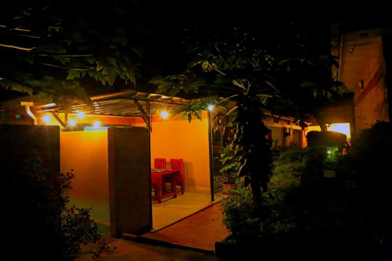 Palm Star Motel Fort Portal Zewnętrze zdjęcie